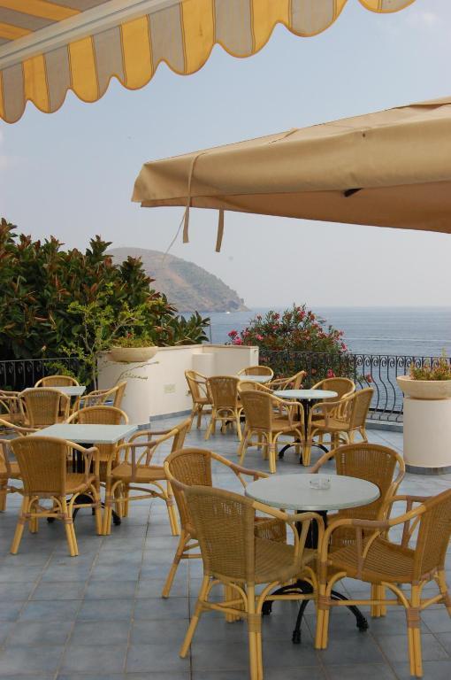 ליפארי Hotel Giardino Sul Mare מראה חיצוני תמונה